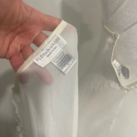 Flora Nikrooz White Sheer Lace Robe Set - Picture 9 of 11